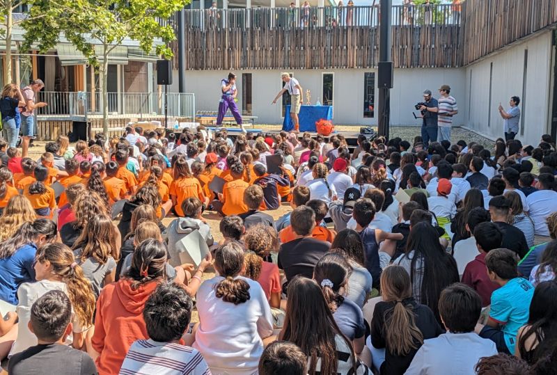 Encuentro de alumnado durante la jornada TECNanoInventum 2024 en el campus de la UPC