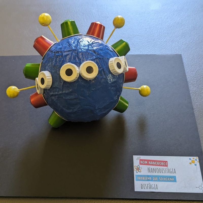 Maqueta escolar Nanodisfàgia expuesta en TECNanoInventum 2024